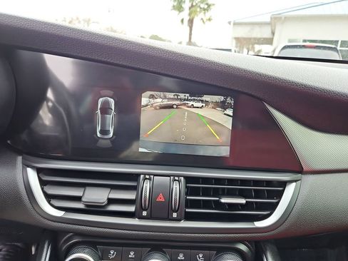 Used 2023 Alfa Romeo Giulia Veloce image 17