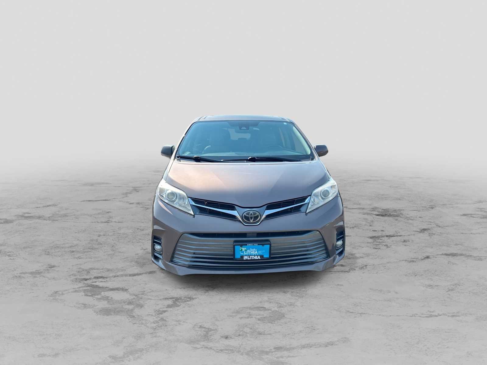 Used 2020 Toyota Sienna XLE w/ XLE Navigation Package AWD/4WD image 3