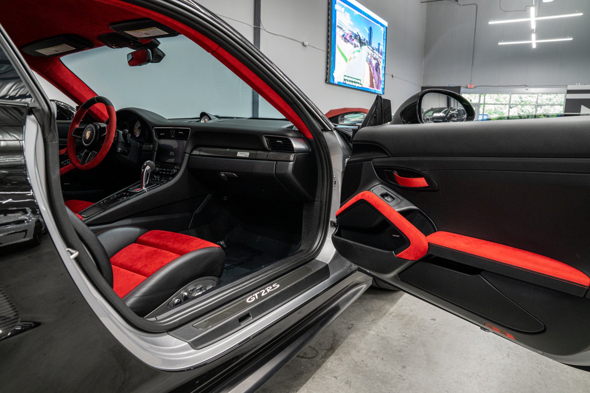 Used 2018 Porsche 911 GT2 RS RWD image 26