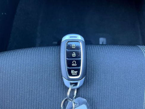 Used 2025 Hyundai Venue SEL image 21