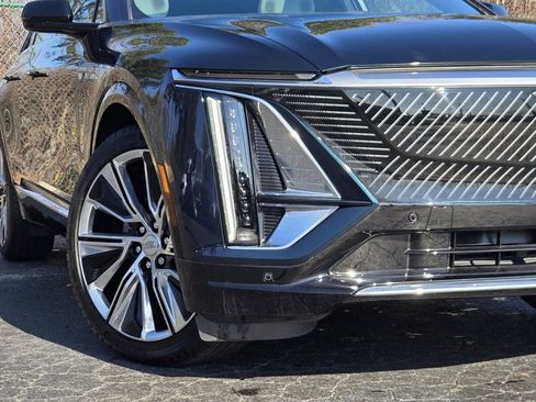 Used 2024 Cadillac Lyriq Luxury image 11