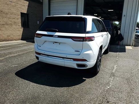 Used 2024 Jeep Grand Cherokee Overland w/ Luxury Tech Group IV AWD/4WD image 5