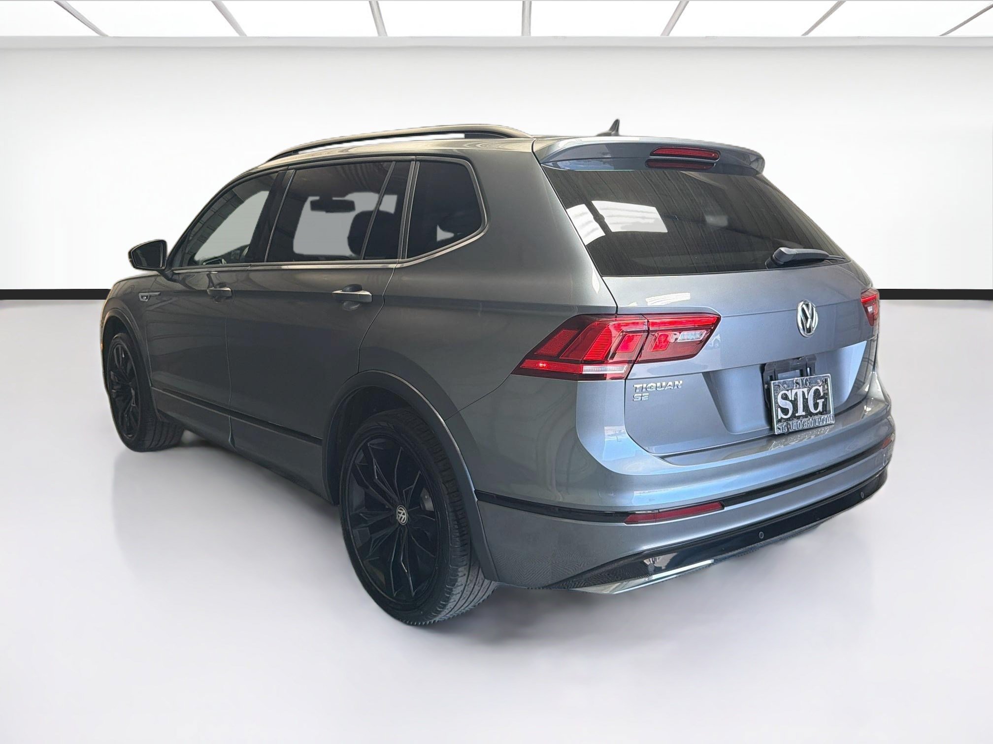 Used 2021 Volkswagen Tiguan SE R-Line FWD image 6
