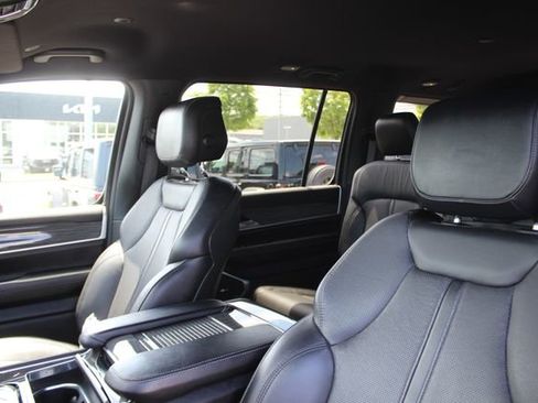 Used 2022 Jeep Wagoneer Series III AWD/4WD image 23