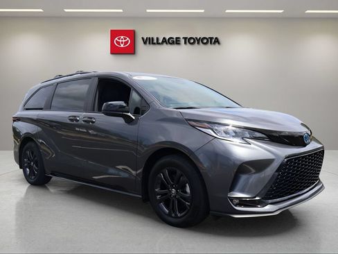 Certified 2025 Toyota Sienna XSE w/ XSE Plus Package AWD/4WD image 7