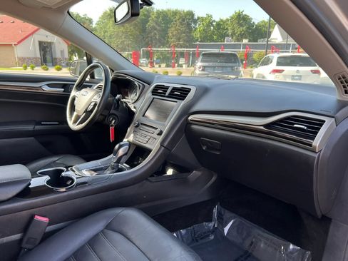 Used 2016 Ford Fusion SE w/ Equipment Group 202A FWD image 22