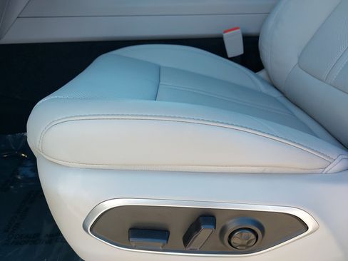 New 2026 Jeep Grand Wagoneer 2WD w/ Premium Group I image 31