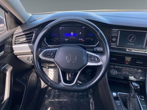 Used 2022 Volkswagen Jetta SE FWD image 12