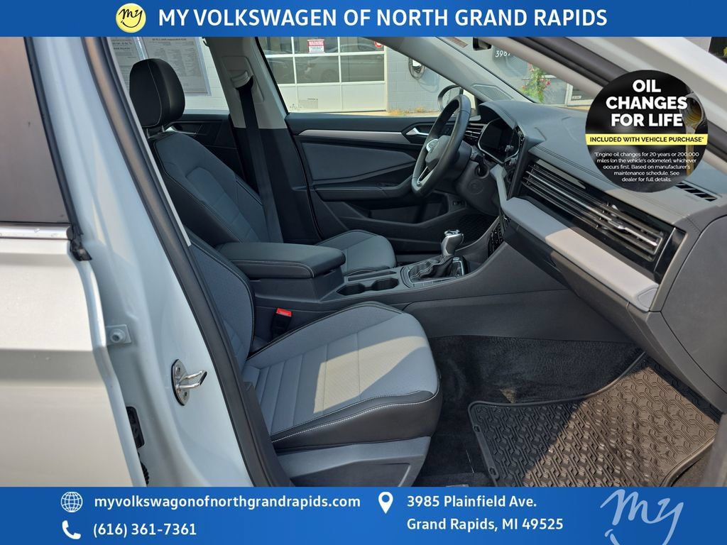 Used 2025 Volkswagen Jetta SE w/ Sunroof Package FWD image 25