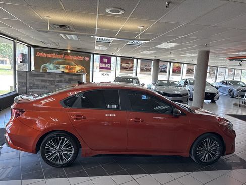 Used 2023 Kia Forte GT-Line w/ GT-Line Premium Package FWD image 5