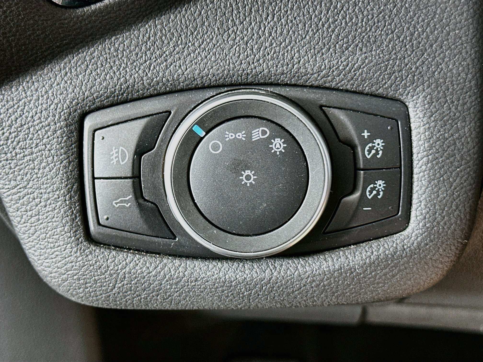 Used 2019 Ford Escape Titanium AWD/4WD image 16