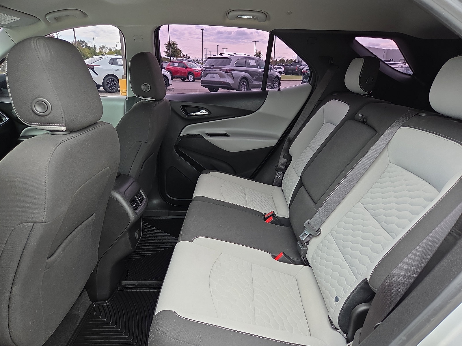 Used 2018 Chevrolet Equinox LS FWD image 10
