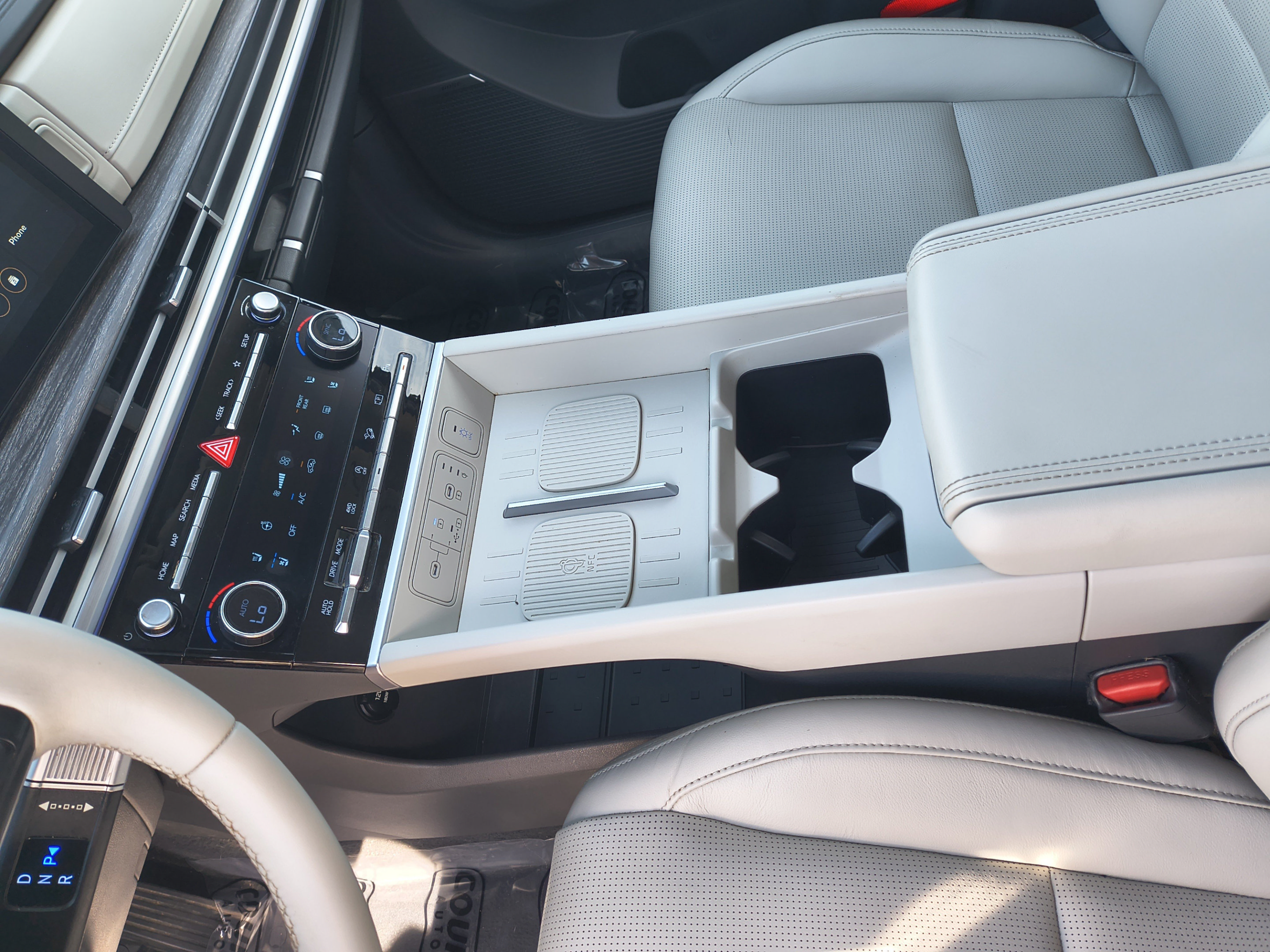 Certified 2024 Hyundai Santa Fe Limited AWD/4WD image 24