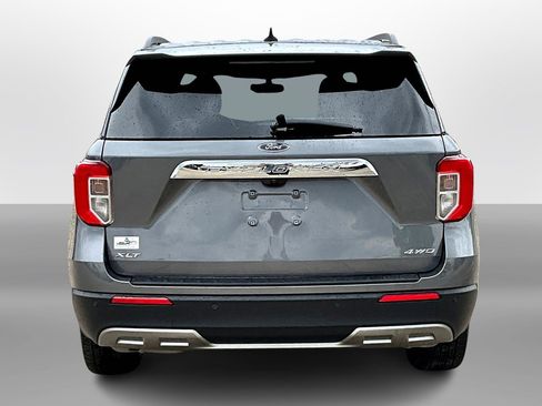 Used 2022 Ford Explorer XLT w/ Equipment Group 202A image 4