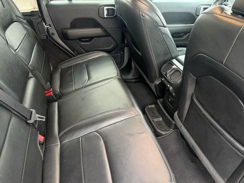 Used 2023 Jeep Wrangler Unlimited Sahara image 21