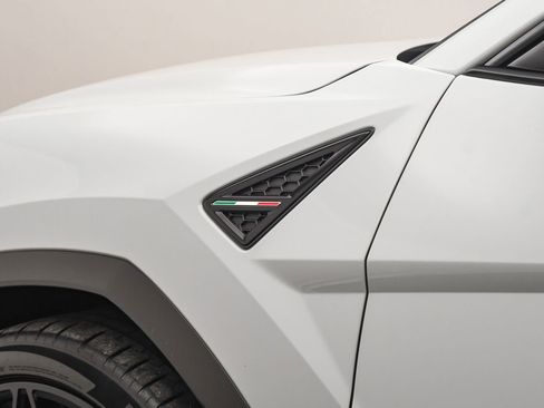 Used 2025 Lamborghini Urus SE image 36