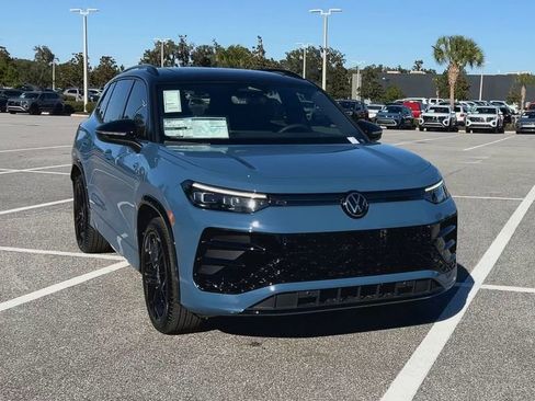 New 2026 Volkswagen Tiguan SE R-Line image 3