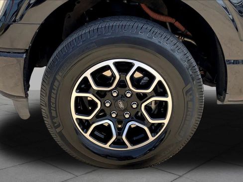 Used 2022 Ford F150 Lariat w/ Equipment Group 502A High image 11