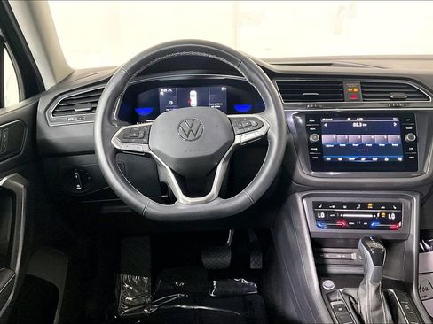 Used 2022 Volkswagen Tiguan SE image 5