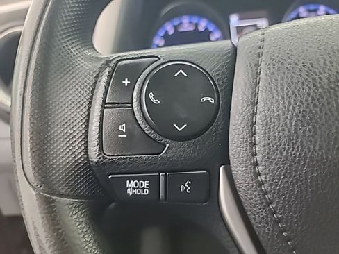 Used 2018 Toyota RAV4 LE AWD/4WD image 27