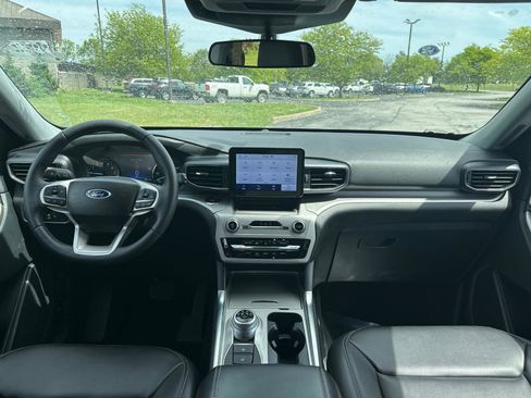 Used 2023 Ford Explorer XLT w/ Equipment Group 202A image 5