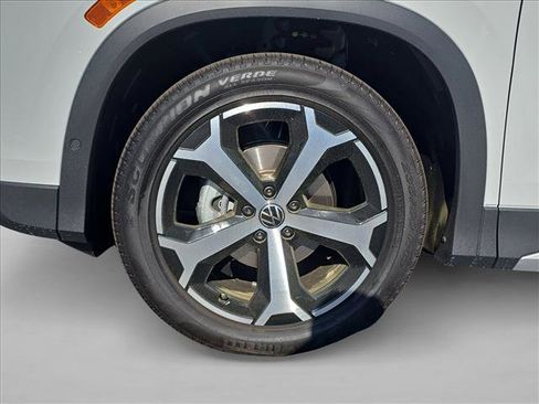 New 2026 Volkswagen Tiguan SE FWD image 12
