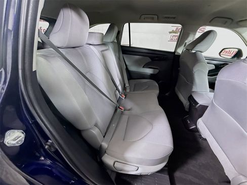 Certified 2023 Toyota Highlander LE image 32