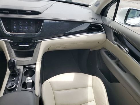 Used 2025 Cadillac XT6 Premium Luxury AWD/4WD image 33
