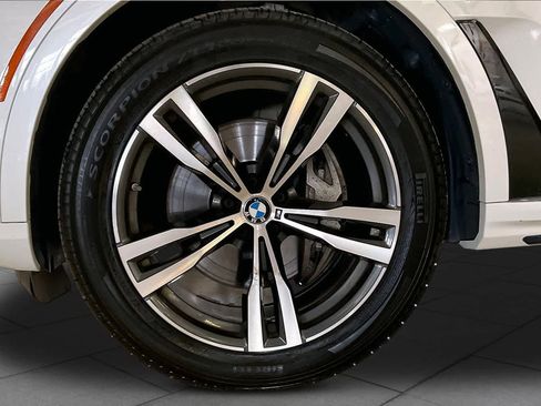 Used 2025 BMW X7 xDrive40i w/ M Sport Package AWD/4WD image 10
