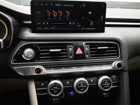 Used 2022 Genesis G70 2.0T image 30