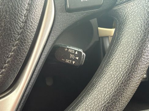 Used 2014 Toyota Corolla LE FWD image 21