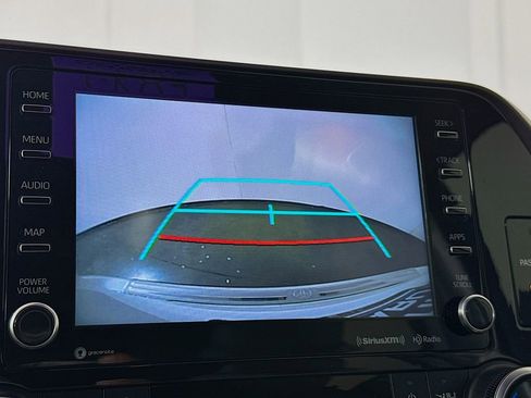 Used 2021 Toyota Highlander XLE image 15