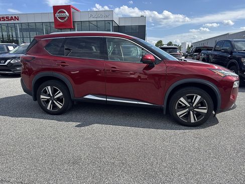 Used 2023 Nissan Rogue SL AWD/4WD image 2