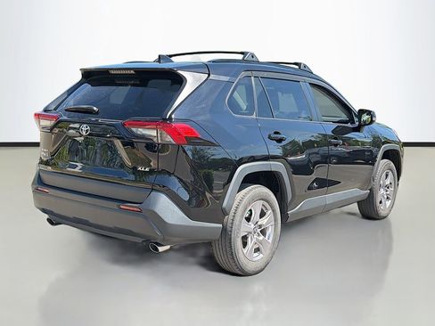 Used 2022 Toyota RAV4 XLE w/ Convenience Package image 5