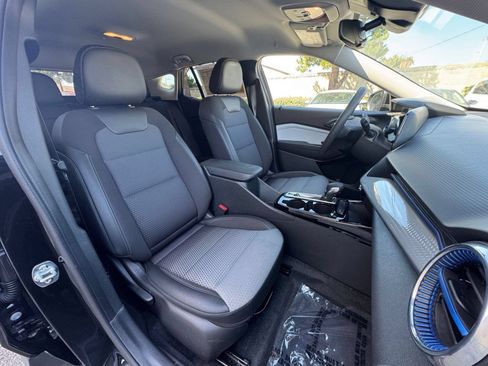 Used 2025 Chevrolet Trax LT FWD image 31