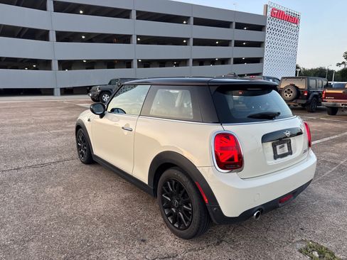 Used 2020 MINI Cooper 2-Door Hardtop w/ Storage Package FWD image 6
