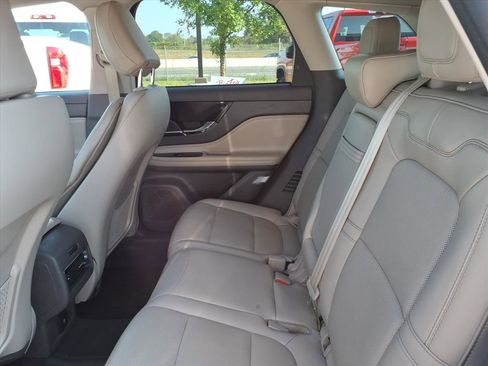 Used 2022 Lincoln Corsair Standard w/ Equipment Group 101A image 12