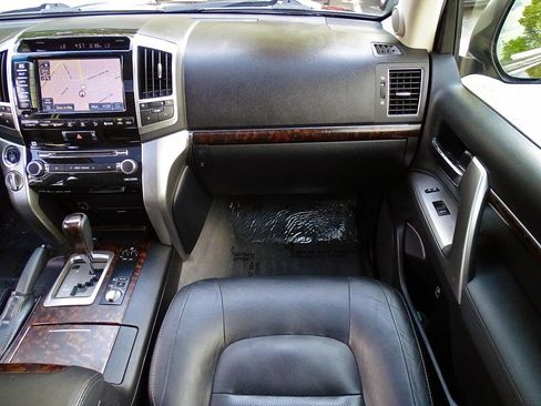 Used 2015 Toyota Land Cruiser AWD/4WD image 34
