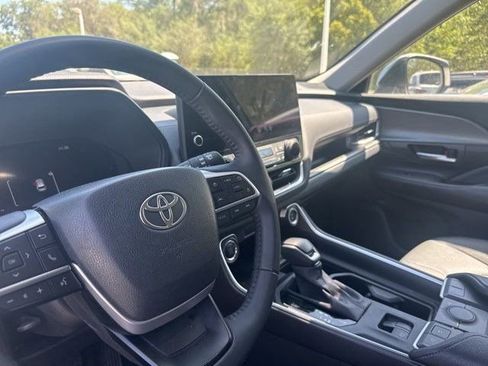 Used 2025 Toyota Grand Highlander FWD image 4