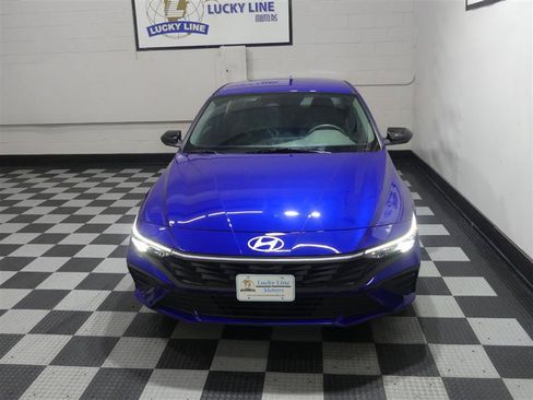 Used 2025 Hyundai Elantra Sport FWD image 3