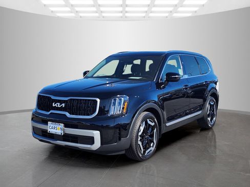 Used 2023 Kia Telluride EX w/ EX Captain's Chair Package AWD/4WD image 3