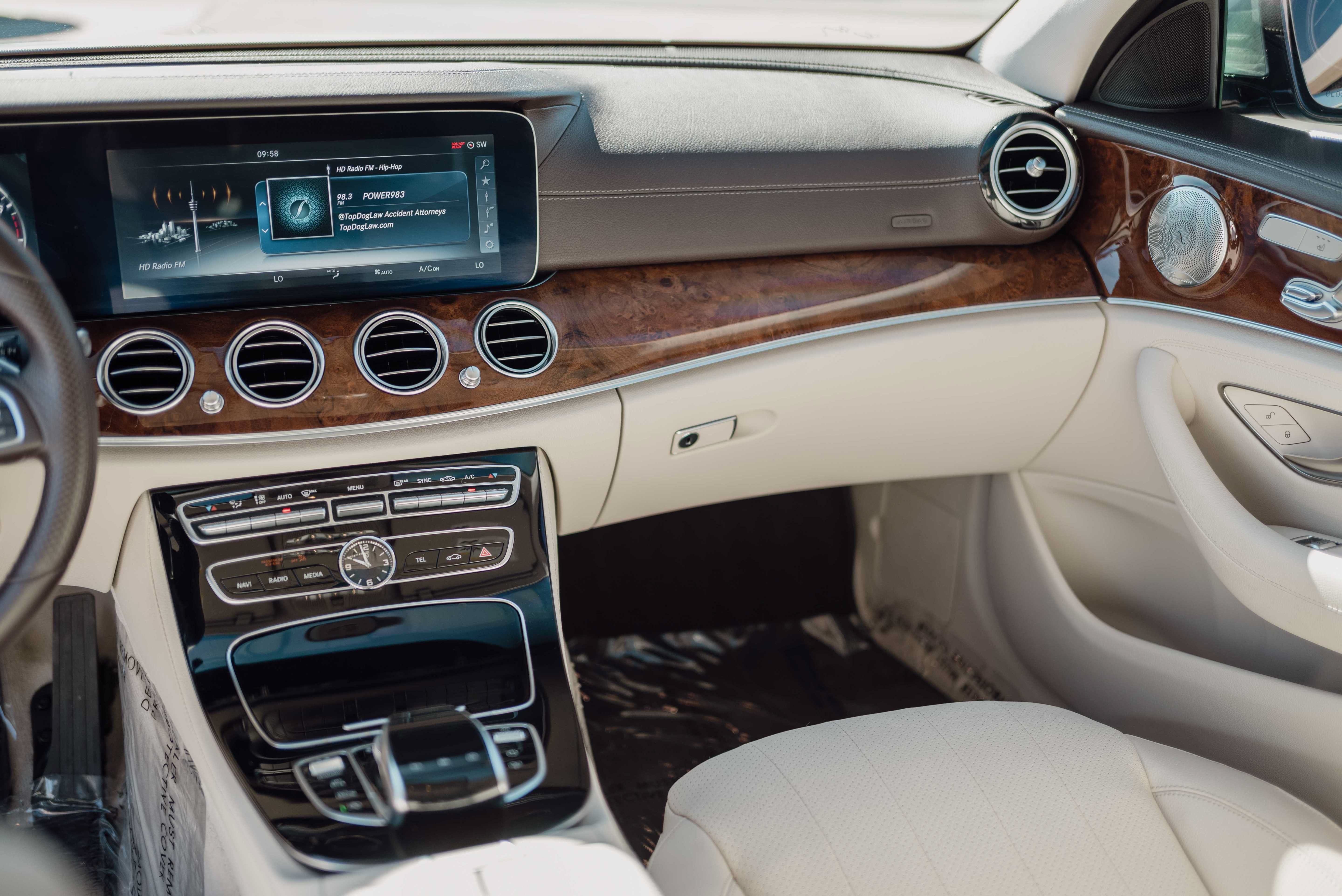Used 2017 Mercedes-Benz E 300 image 8
