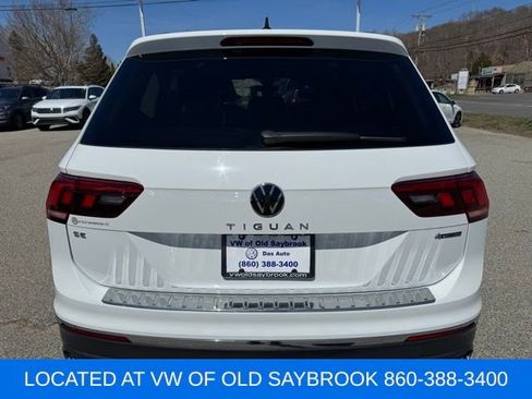 Used 2022 Volkswagen Tiguan SE w/ Panoramic Sunroof Package image 6