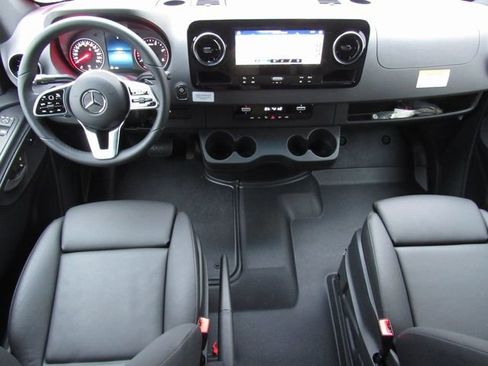 Used 2022 Mercedes-Benz Sprinter 144 Cargo image 32