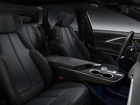 New 2026 Cadillac Lyriq V image 34