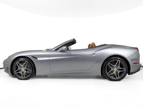 Used 2016 Ferrari California T RWD image 2