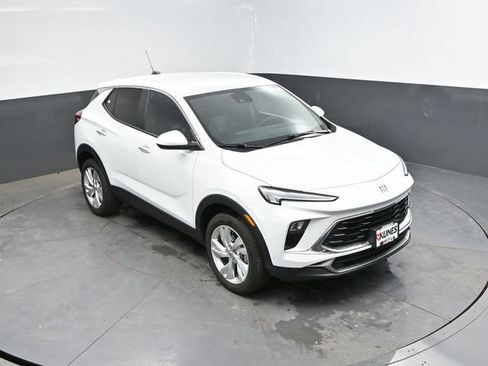 Used 2025 Buick Encore GX Preferred AWD/4WD image 31