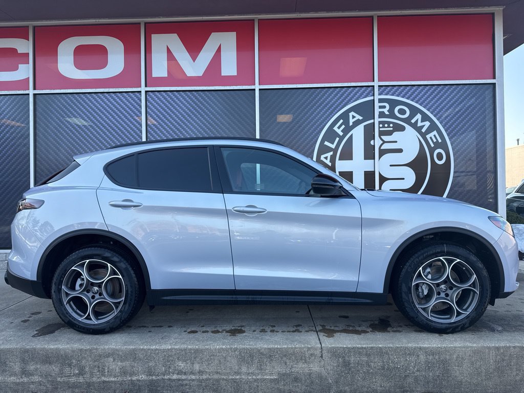 New 2026 Alfa Romeo Stelvio Sprint AWD/4WD image 2