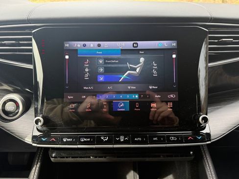 Used 2023 Jeep Wagoneer Series II image 30