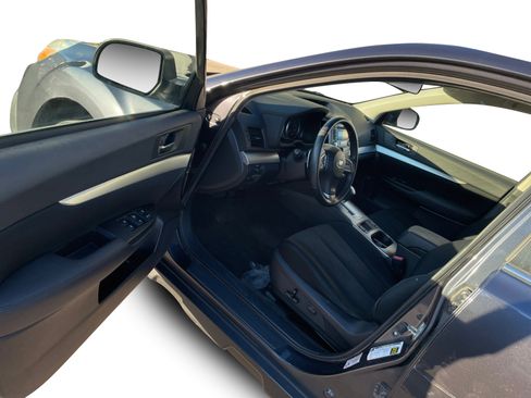 Used 2013 Subaru Outback 2.5i Premium w/ All-Weather Pkg image 2